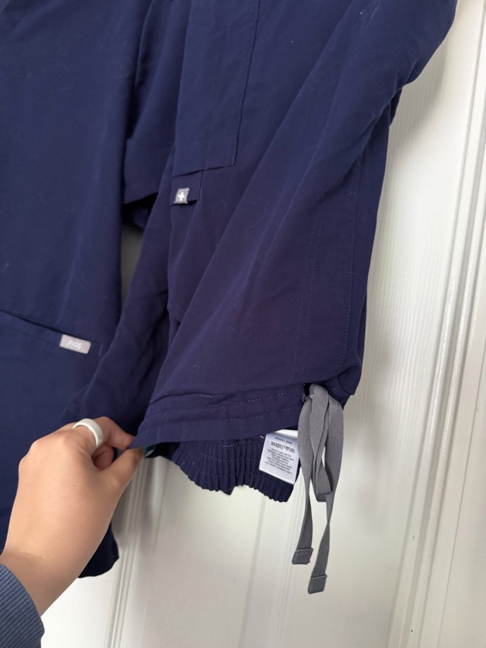 Figs Navy V-Neck Scrub Set - Picture 4 of 4